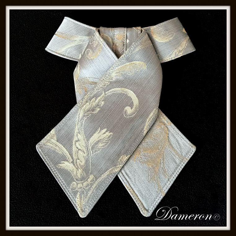 Stunning silver and white brocade self tie stock